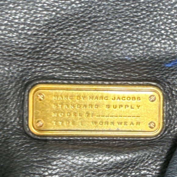 MARC JACOBS 'Classic Q' Pebbled Leather Bucket Hillier Hobo Bag Tote - Picture 2 of 6